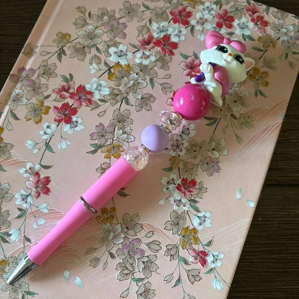 Disney Doorables: Aristocats: Marie party handmade beaded pen